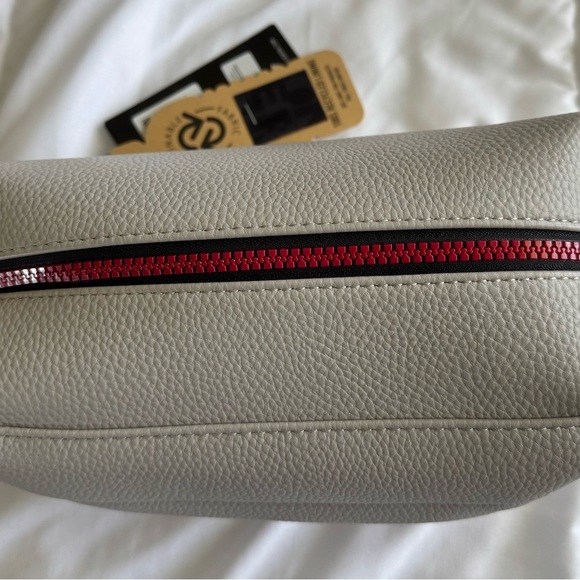 True Religion Toiletry Bag Men's
Grey /Red Quadry Horseshoe Logo... - Picture 2 of 8